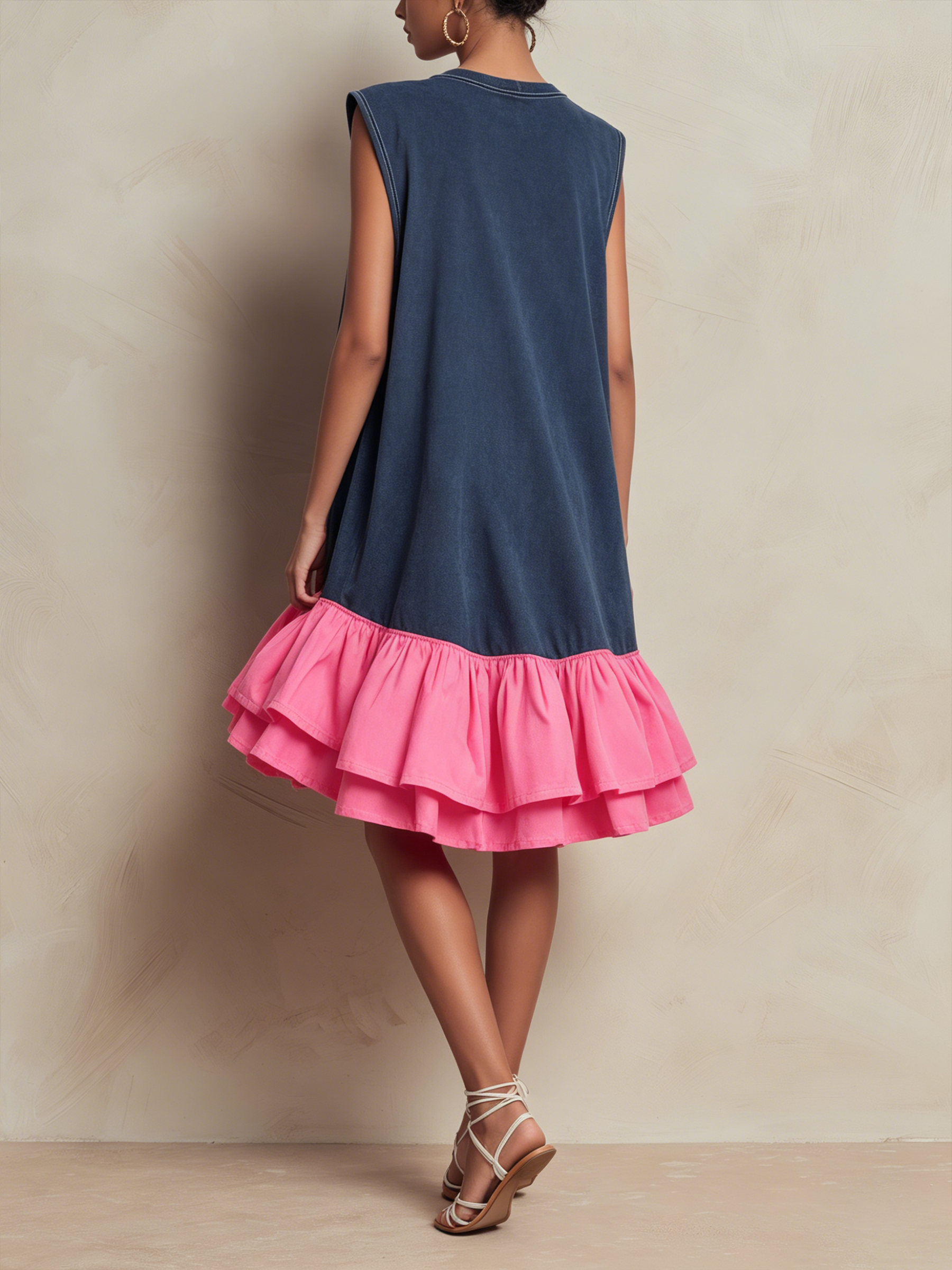 Noemi | Miniabito in felpa lavata blu navy con balze rosa shocking