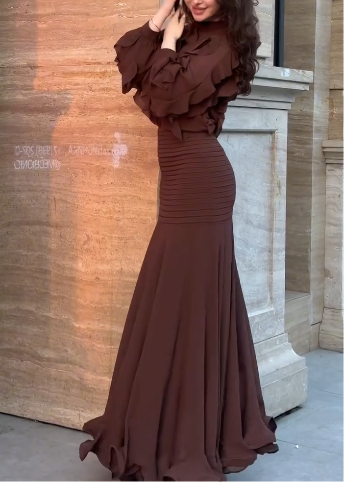 Arabella | Completo due pezzi sirena in marrone cioccolato con volant a cascata